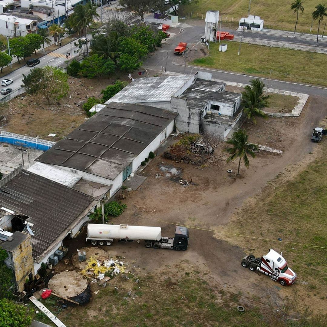 Foto de operativo de la Marina y agentes de la FGR al interior de la Unión Regional Ganadera de Veracruz